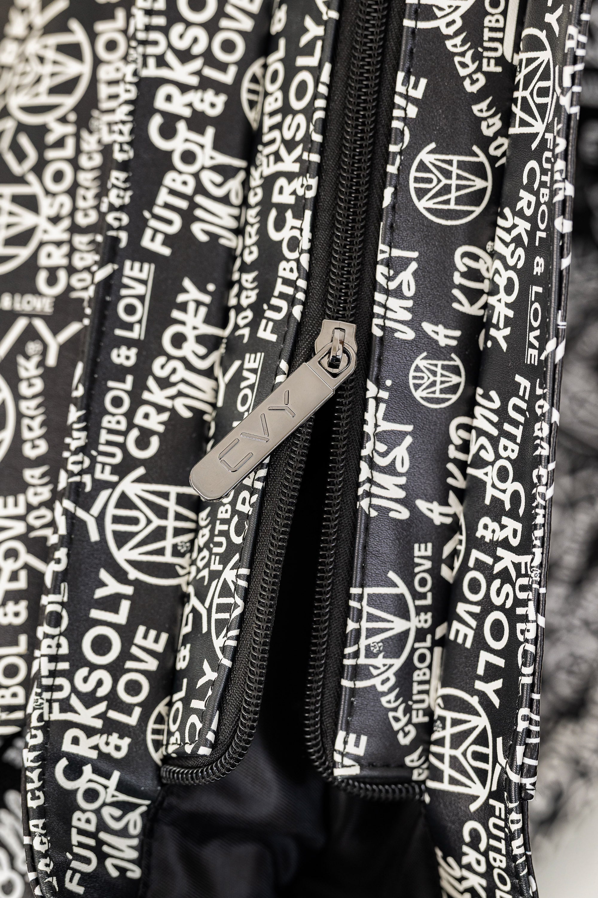 CVYLA Leather Travel Backpack, product photo 9