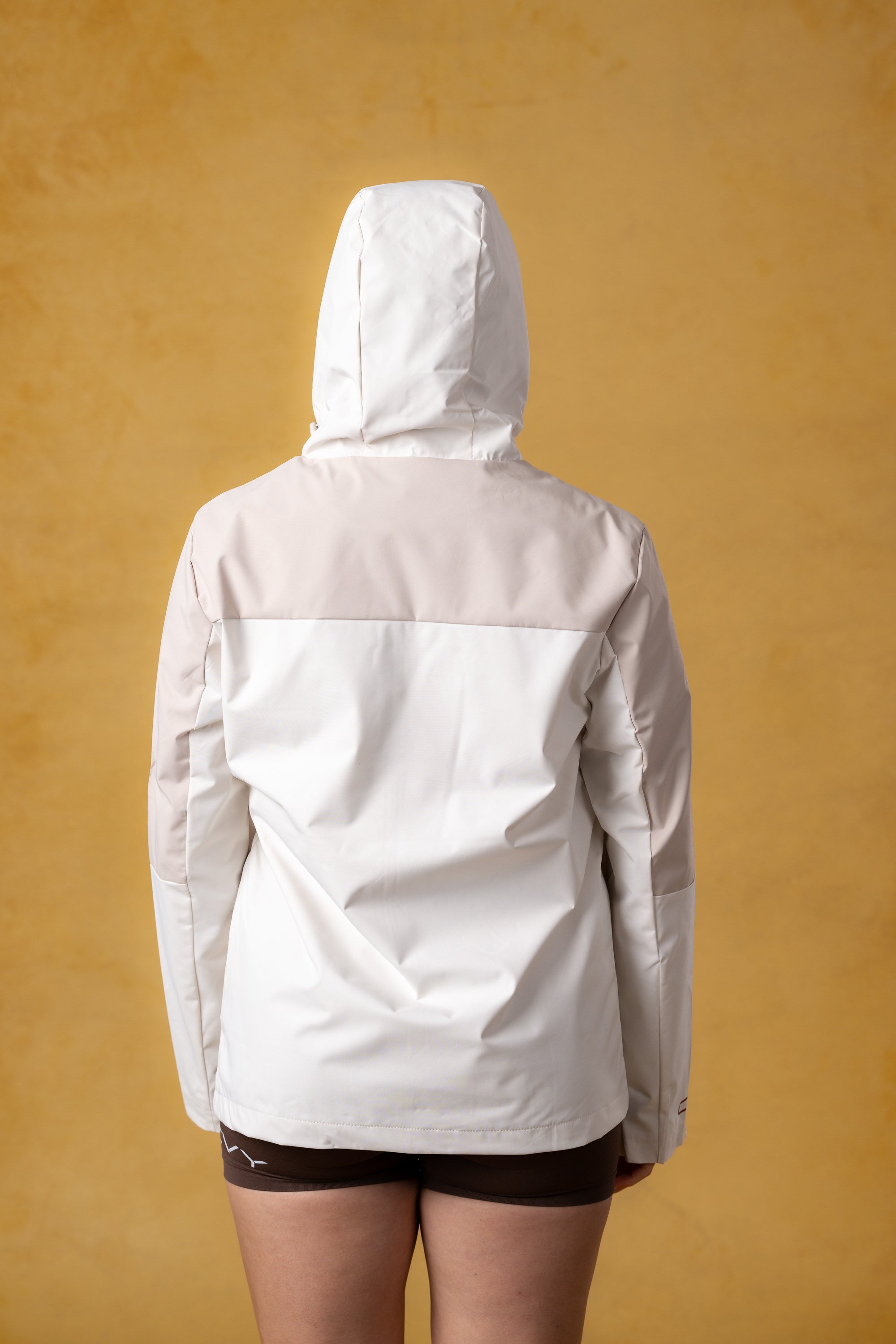 CRKSOLY. Chaqueta cortavientos color canela