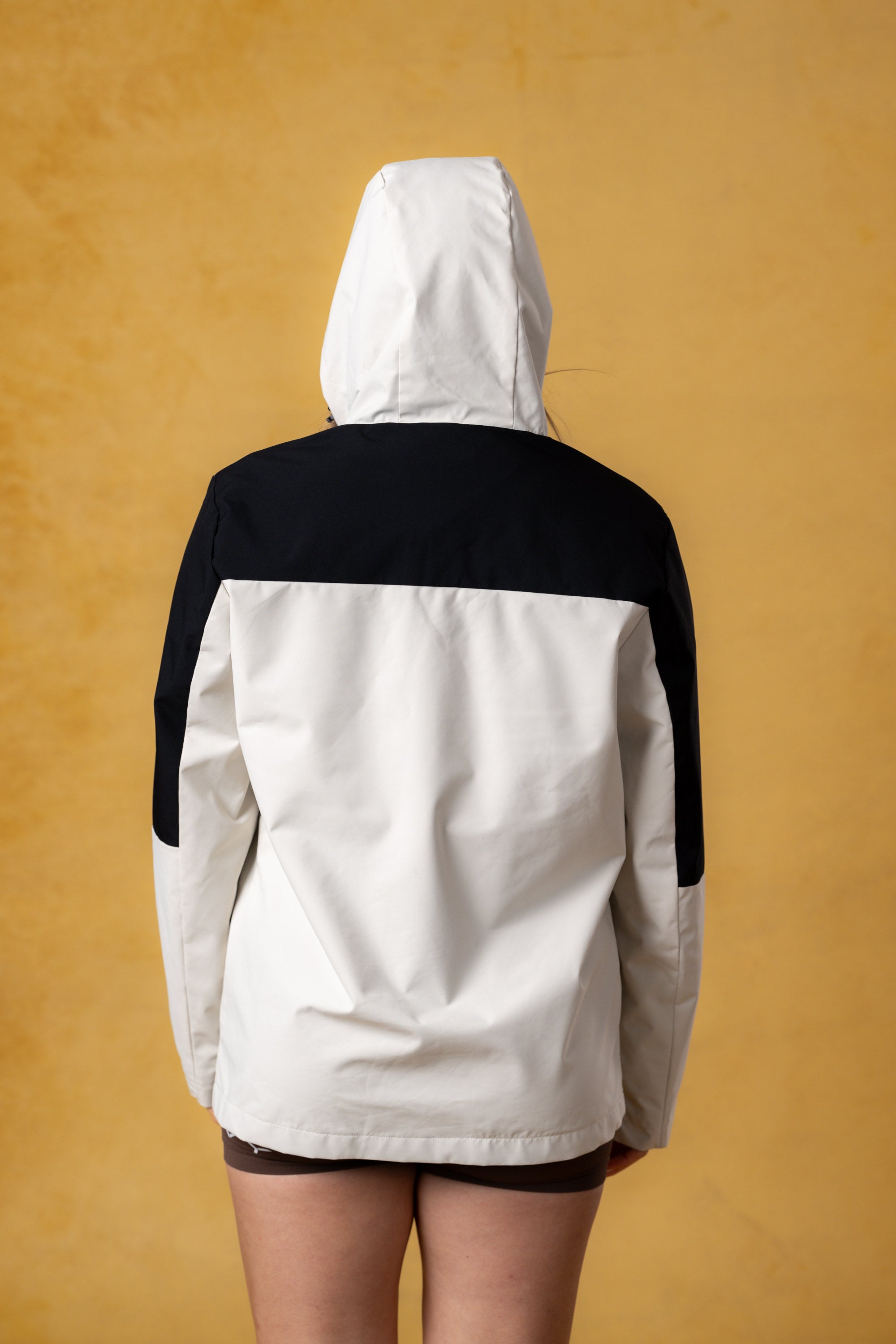 CRKSOLY. Chaqueta cortavientos color canela