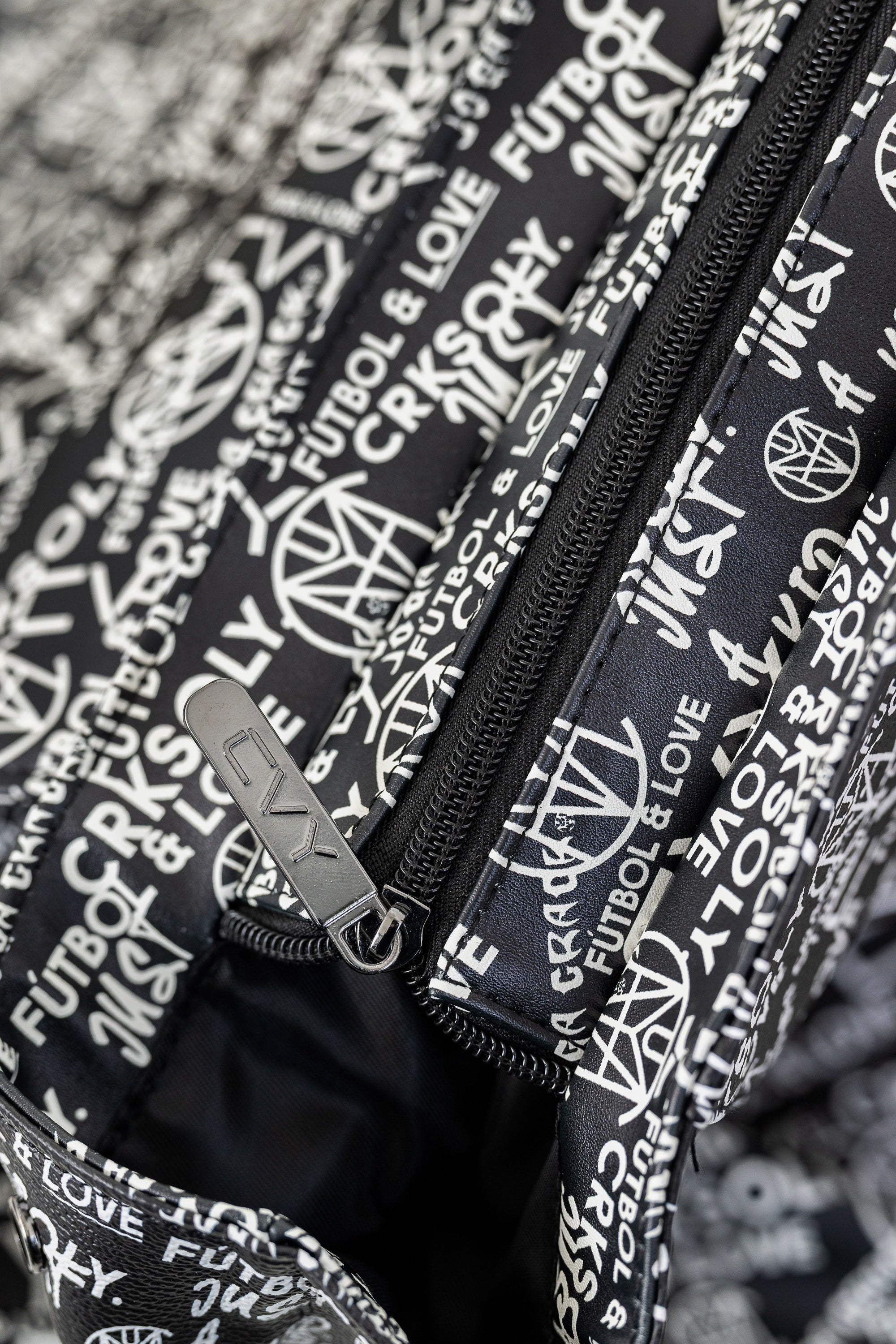 CVYLA Leather Travel Backpack, product photo 13